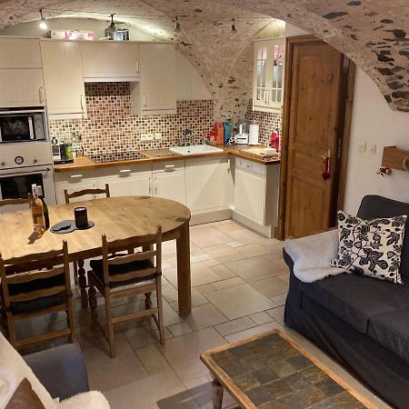 Les Allues Two Bedroom Apartment La Voute, Chandon Near Meribel - Sleeps 4 Adults Or 2 Adults And 3 Children מראה חיצוני תמונה