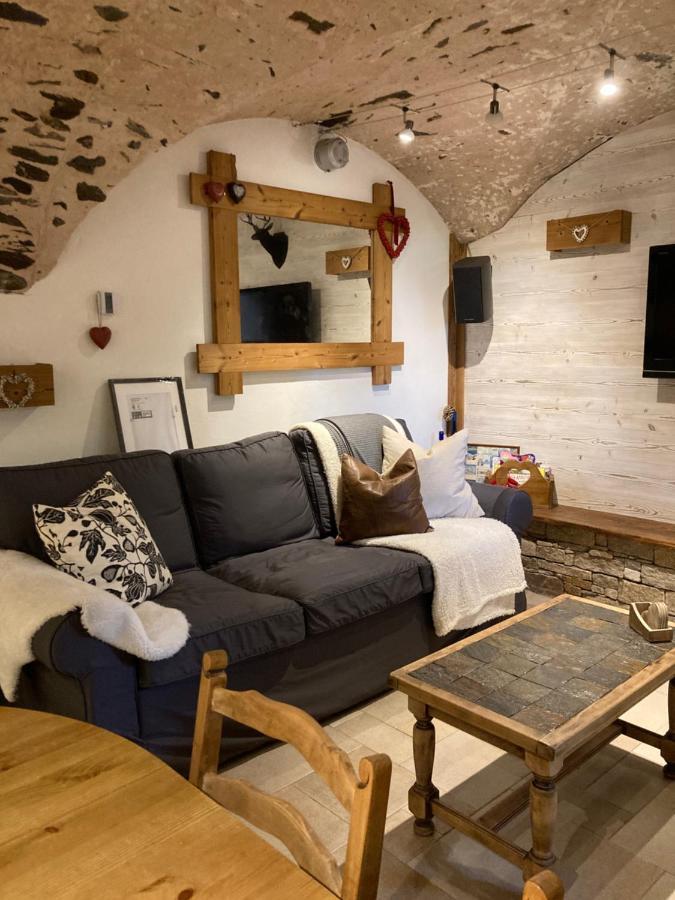 Les Allues Two Bedroom Apartment La Voute, Chandon Near Meribel - Sleeps 4 Adults Or 2 Adults And 3 Children מראה חיצוני תמונה